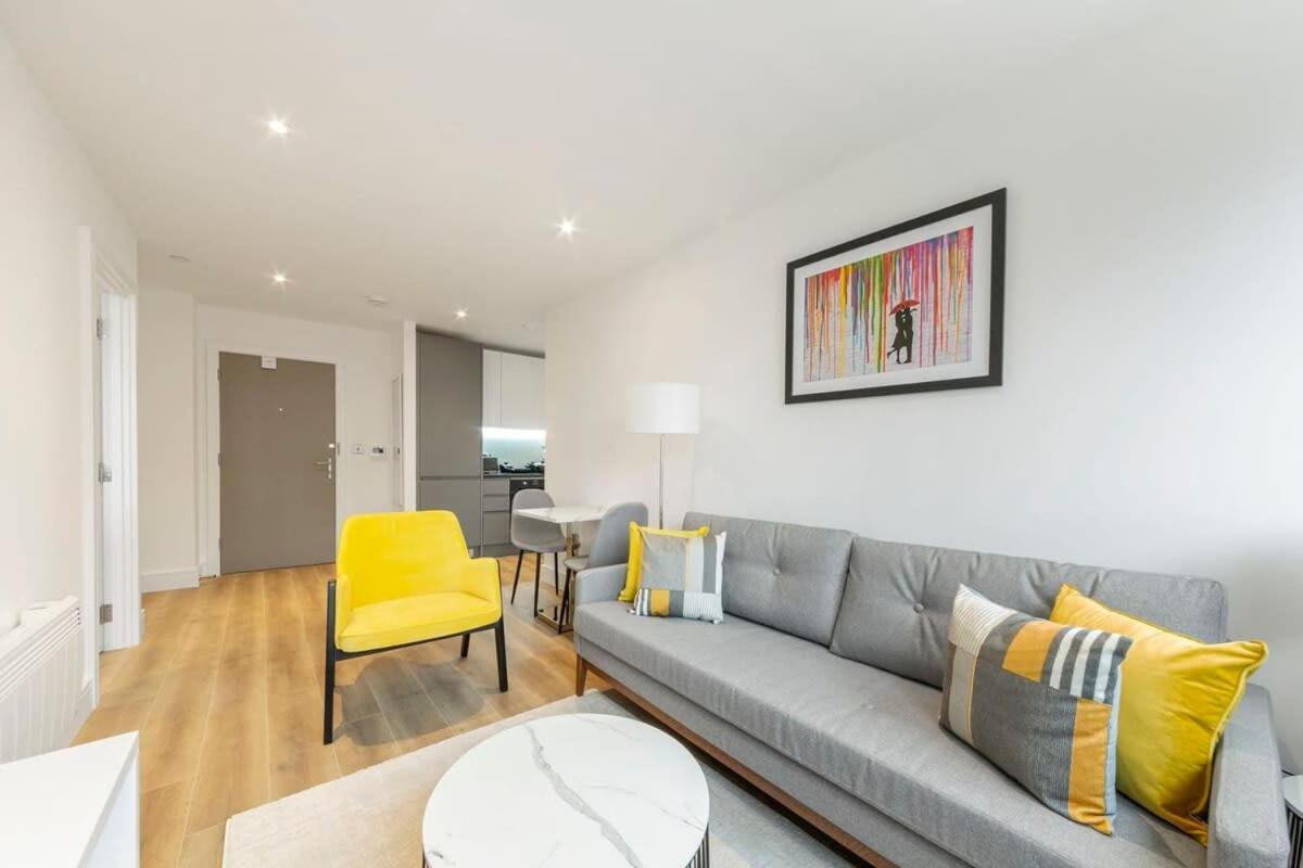 Modern And Stylish 1 Bed Apartment In East Grinstead Exterior photo